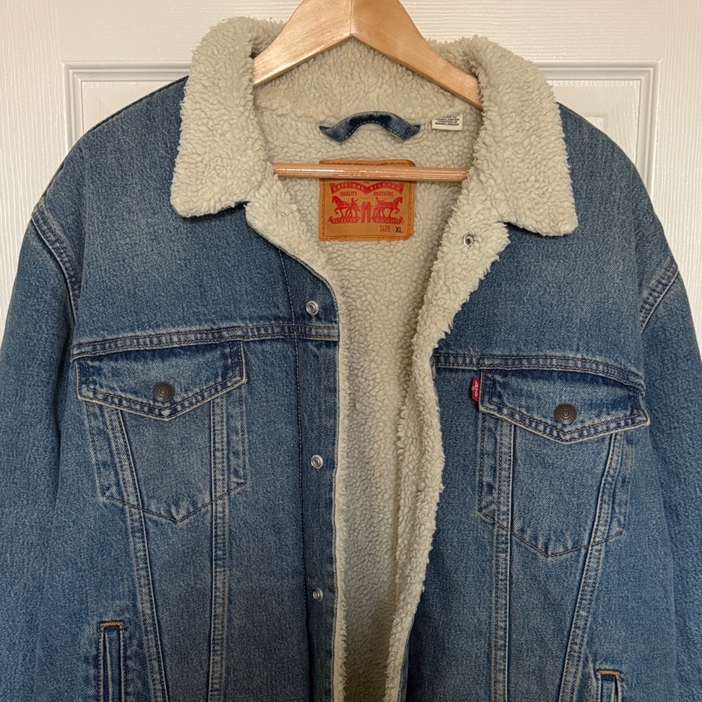 Levi's Classic Blue Denim Men's Jacket with Sherpa Lining | Size XL - Picture 5 of 13
